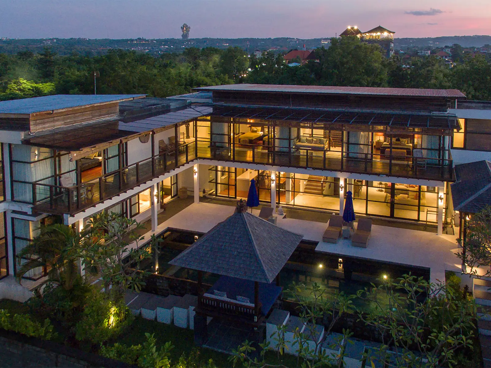 Culinary Excellence and Beachfront Bliss